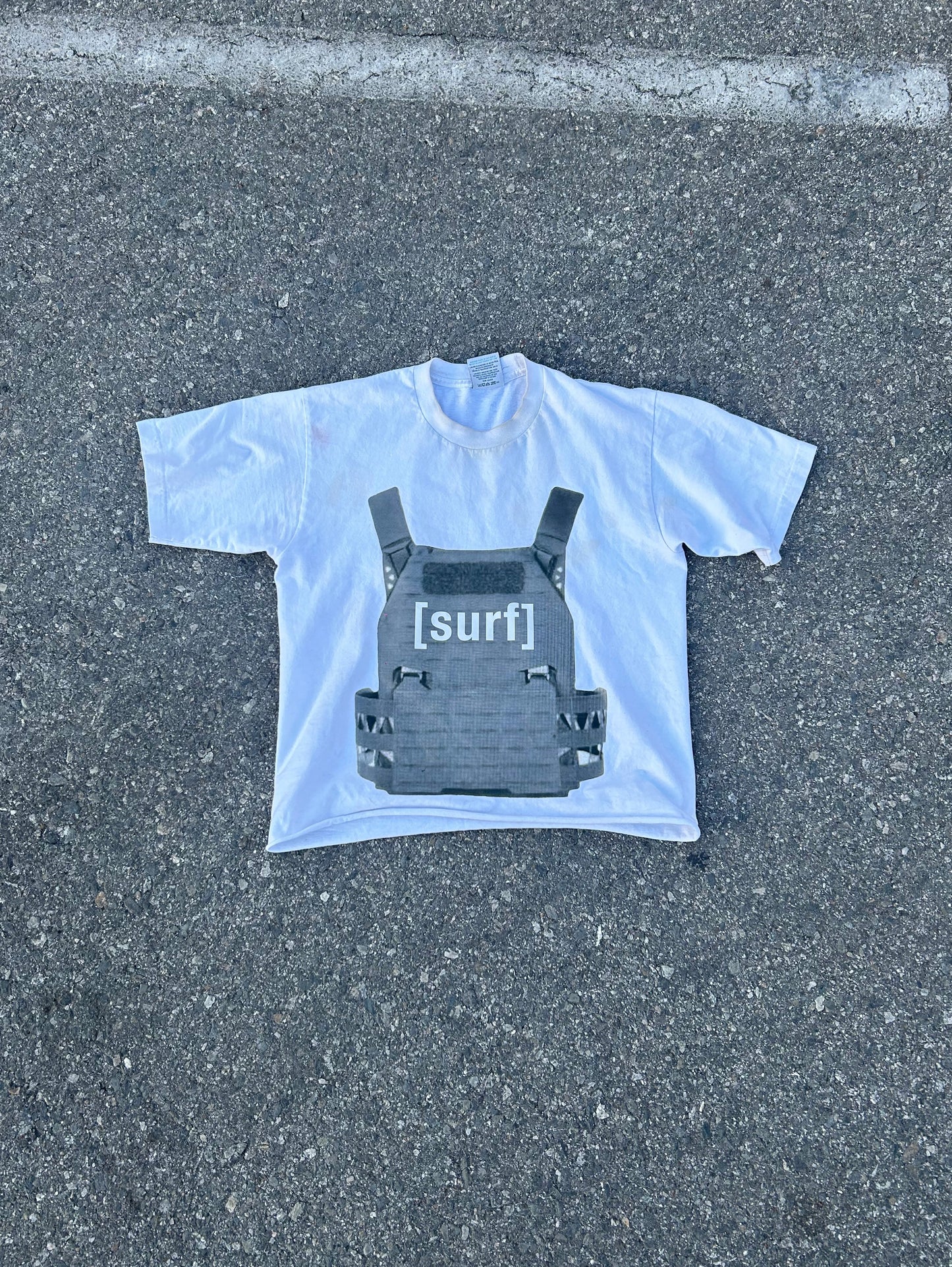 ** [surf] army vest white tee